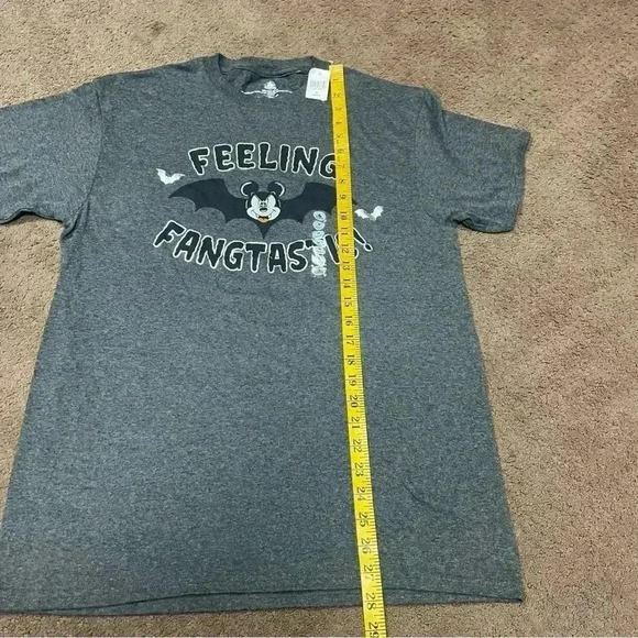 Mickey Mouse Feeling fangtastic Disney Halloween tshirt size medium NEW spooky - Picture 6 of 6